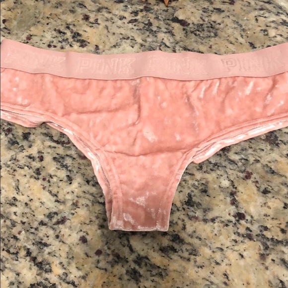 Pink velvet  cheeky - Picture 1 of 3